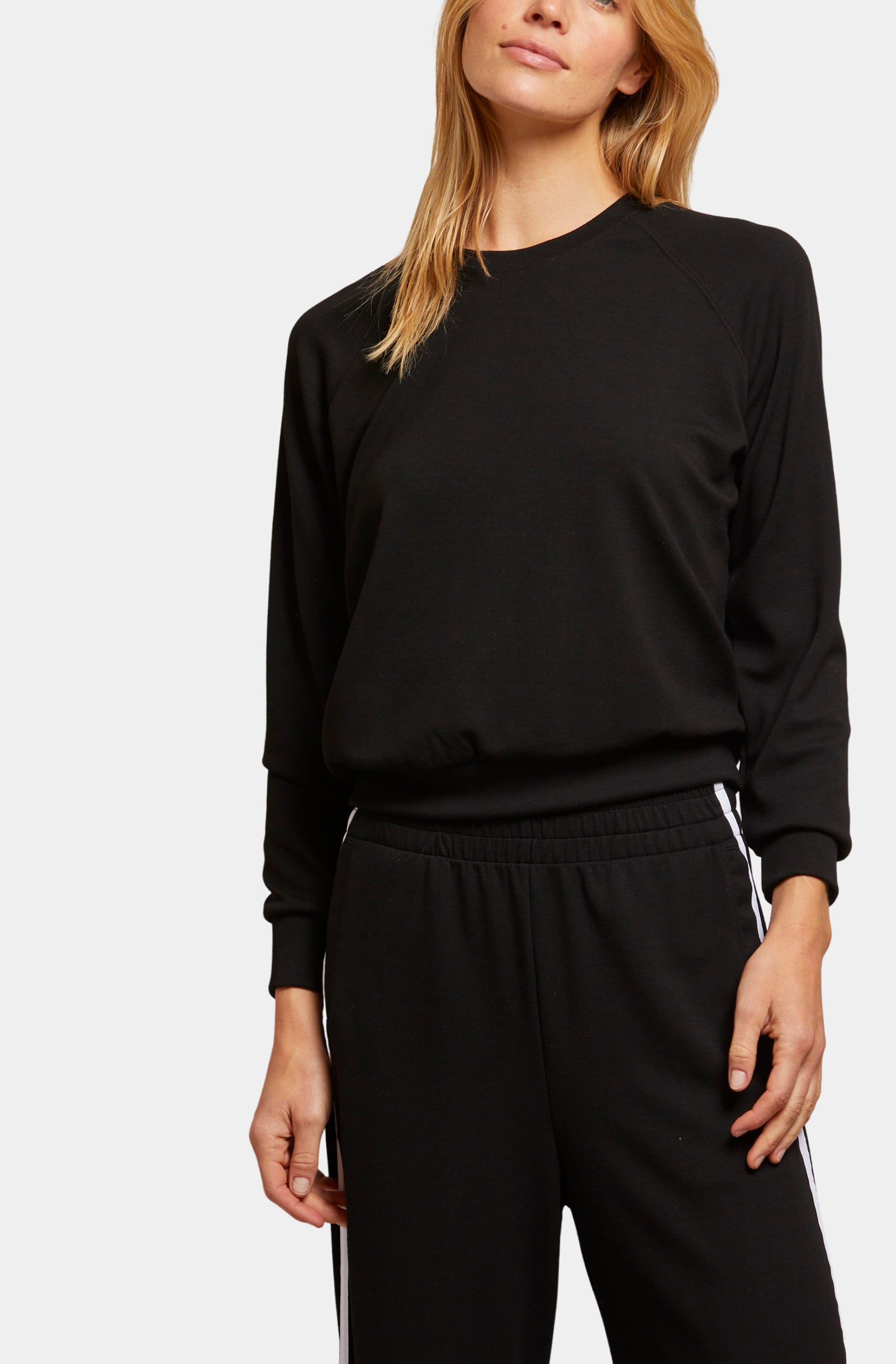 Travel Fitted Raglan Sweatshirt