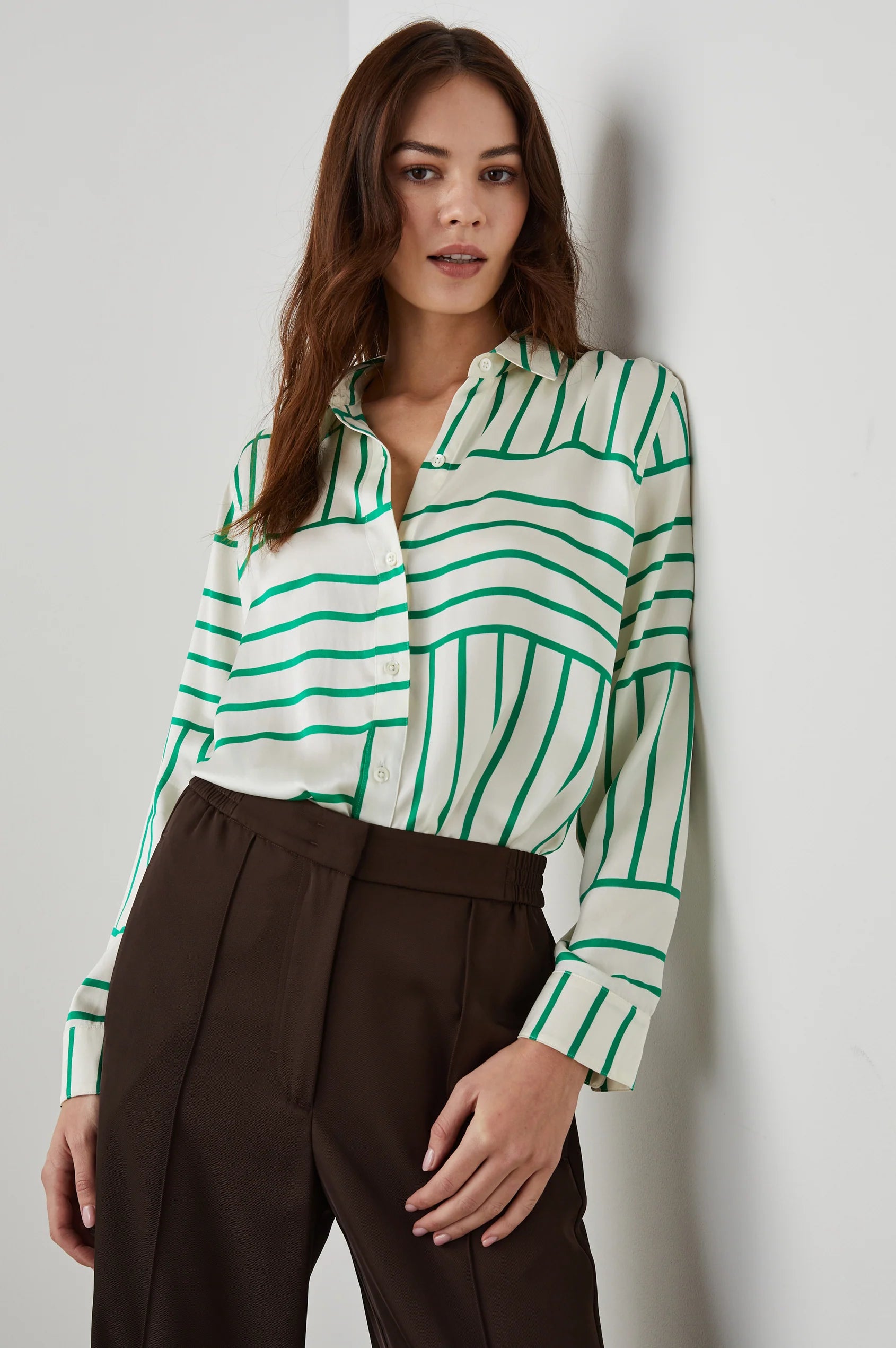 Mara Shirt in Green Line Art