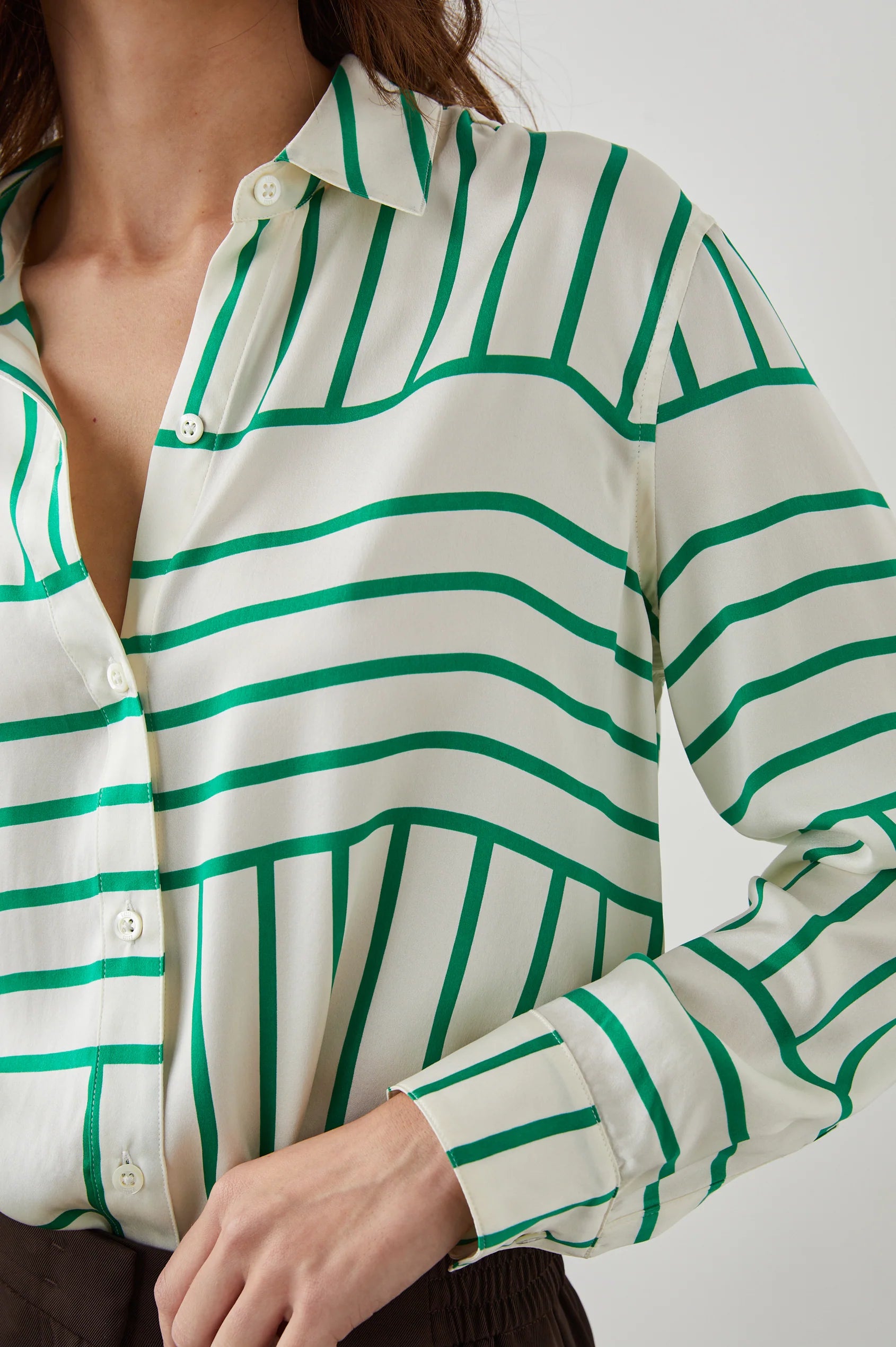 Mara Shirt in Green Line Art