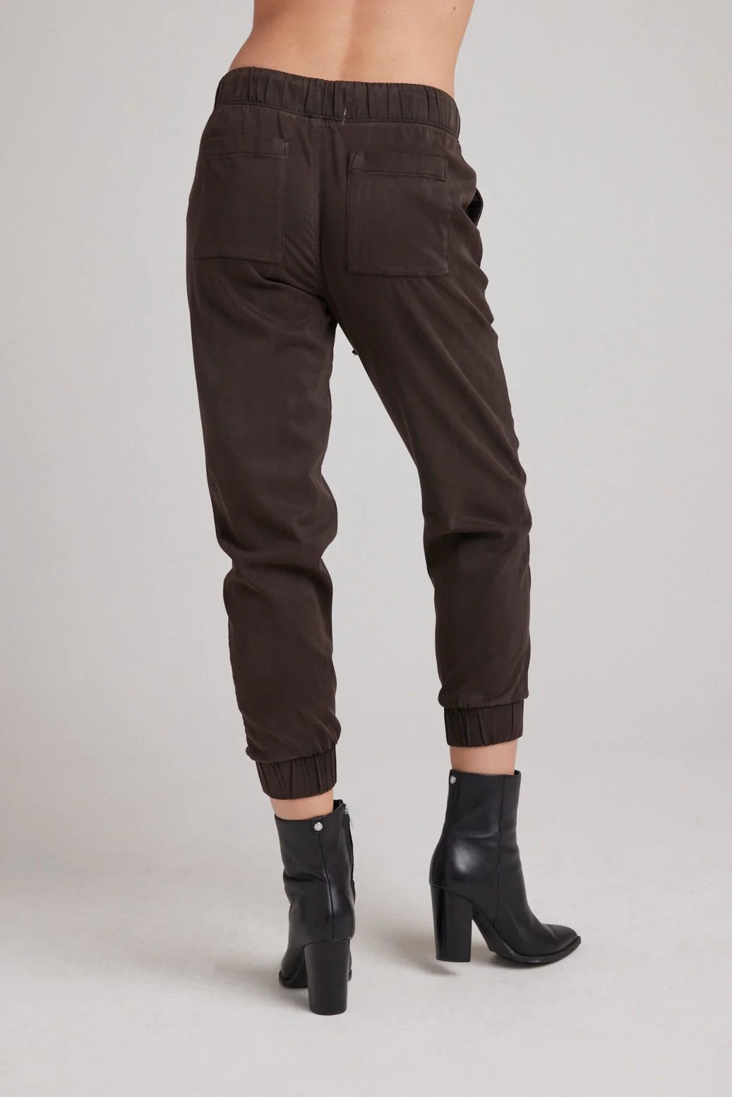 Pocket Jogger Without Rips in Quartz Brown