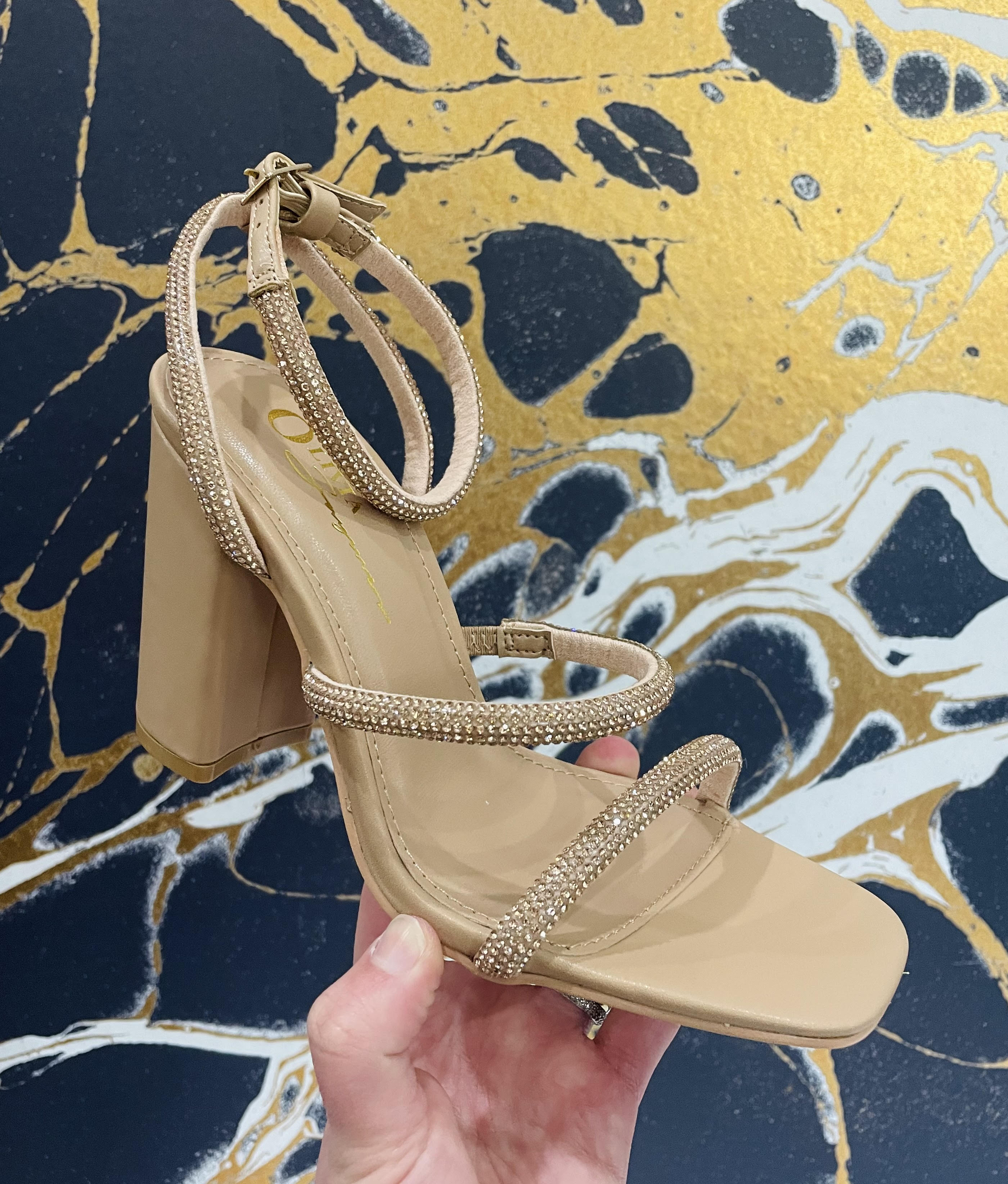 Flora Heel in Nude
