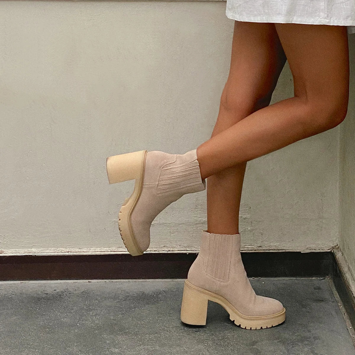 Caster Boot H20 in Dune Suede