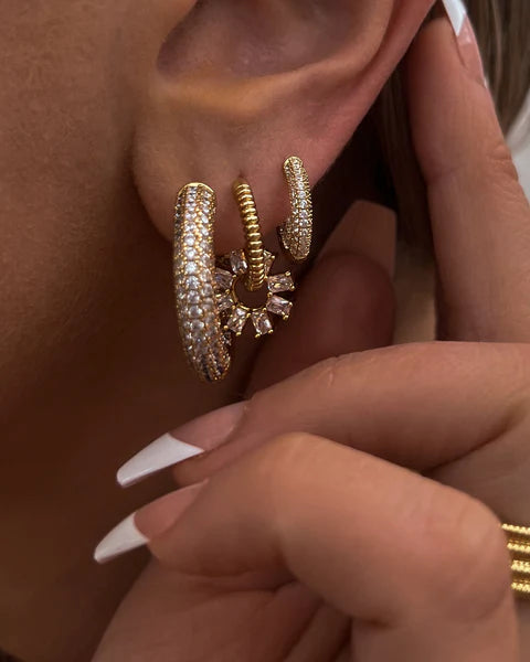 The Baguette Washer Huggie in Gold